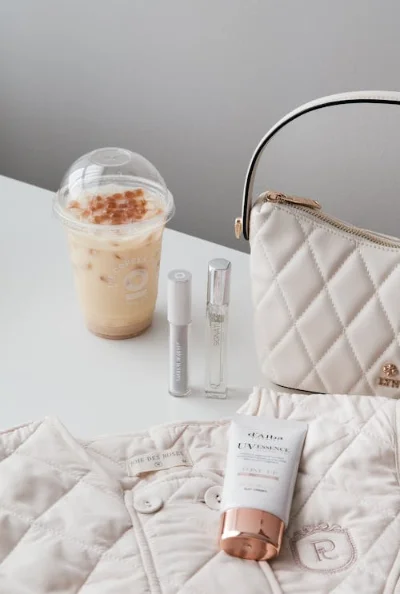 Waterproof vs Water-Resistant Cosmetic Bags1