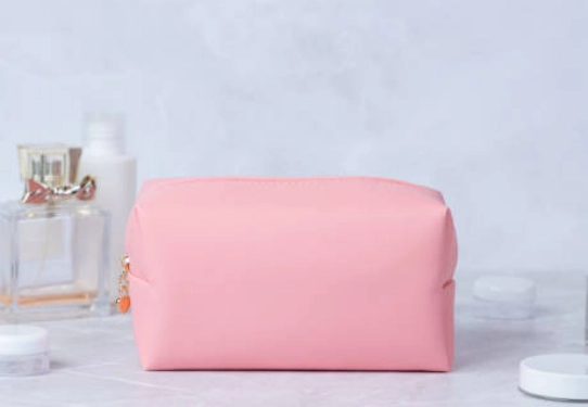 PVC vs. TPU Cosmetic Bags: What's the Difference? PVC vs. TPU Cosmetic Bags: What's the Difference?